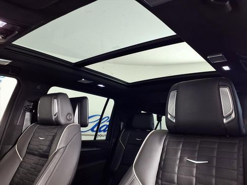 Used 2025 Cadillac Escalade ESV Sport Platinum image 16