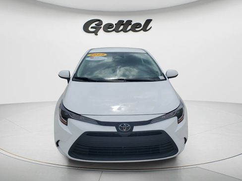 Used 2025 Toyota Corolla LE FWD image 2
