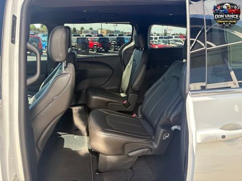 New 2026 Chrysler Pacifica Select image 21