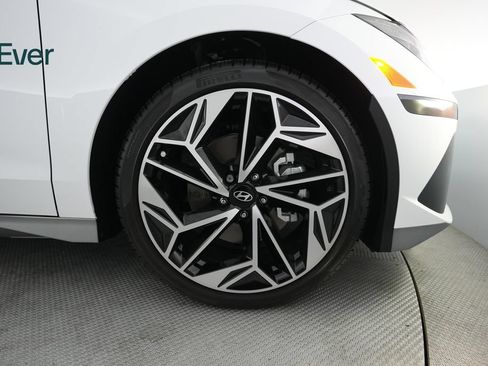 Used 2025 Hyundai Ioniq 6 SEL RWD image 20