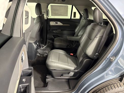 New 2026 Ford Explorer Active w/ Active Comfort Package RWD image 32