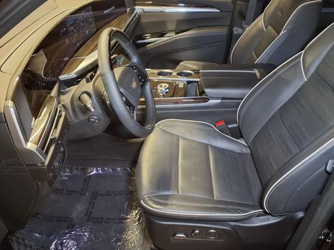 Certified 2025 Cadillac Escalade ESV Premium Luxury AWD/4WD image 12