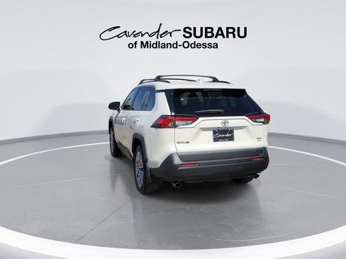 Used 2021 Toyota RAV4 XLE Premium image 6