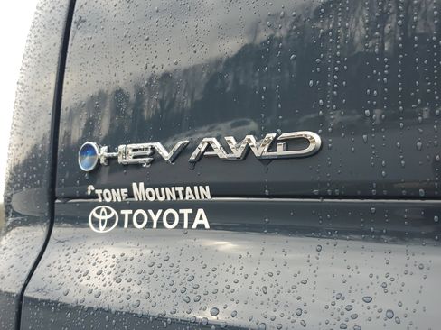 Used 2025 Toyota Crown Signia w/ Advanced Technology Package image 8