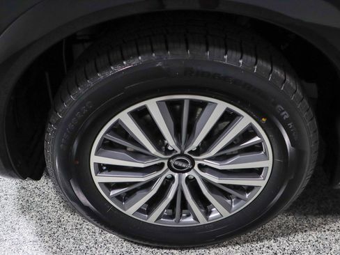 Used 2022 Nissan Armada SL w/ Captain's Chairs Package image 11