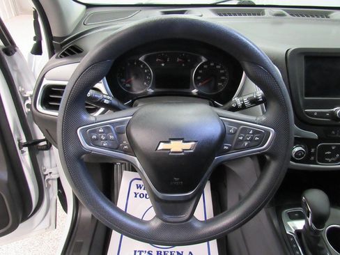 Used 2022 Chevrolet Equinox LS w/ LS Convenience Package AWD/4WD image 32