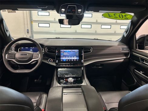 Used 2024 Jeep Wagoneer Series II image 29