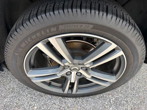 Used 2019 Volvo XC60 T5 Momentum w/ Premium Package FWD image 26