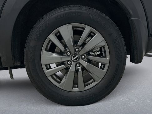 Used 2025 Nissan Pathfinder SV image 11