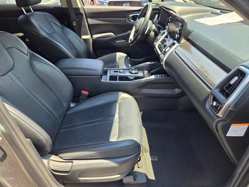 Used 2021 Kia Sorento EX FWD image 17