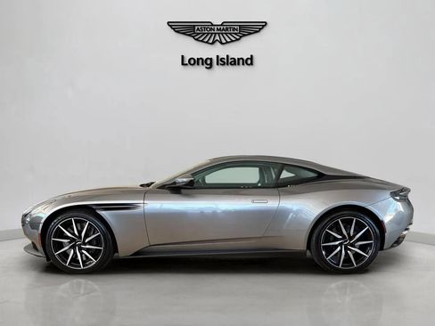 Used 2022 Aston Martin DB11 Coupe RWD image 7