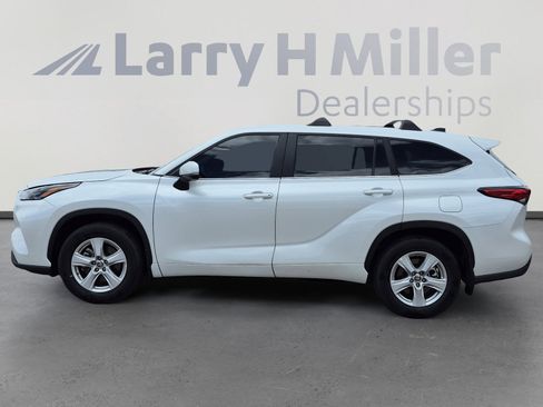 Used 2023 Toyota Highlander L image 2