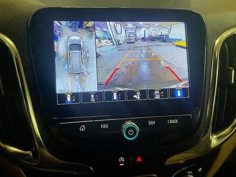 Used 2023 Chevrolet Equinox Premier image 19
