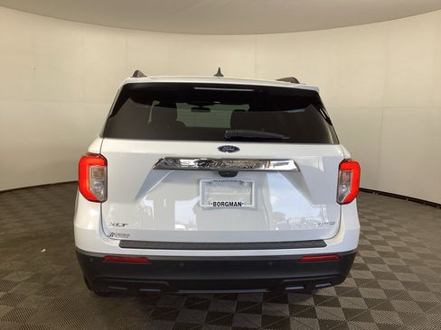 Used 2023 Ford Explorer XLT AWD/4WD image 3