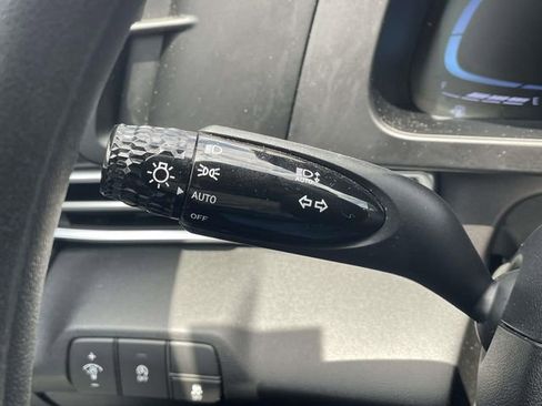 Used 2024 Hyundai Elantra SE FWD image 28