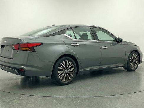 Used 2025 Nissan Altima 2.5 SV FWD image 9