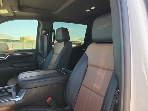 Used 2023 Chevrolet Silverado 1500 High Country w/ Technology Package AWD/4WD image 15