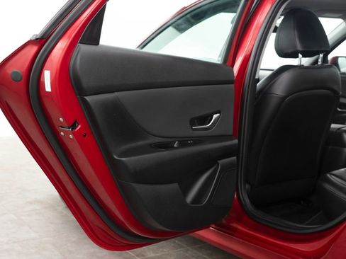 Used 2025 Hyundai Elantra Limited image 10