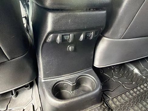 Used 2014 Jeep Wrangler Unlimited Rubicon w/ Connectivity Group AWD/4WD image 31