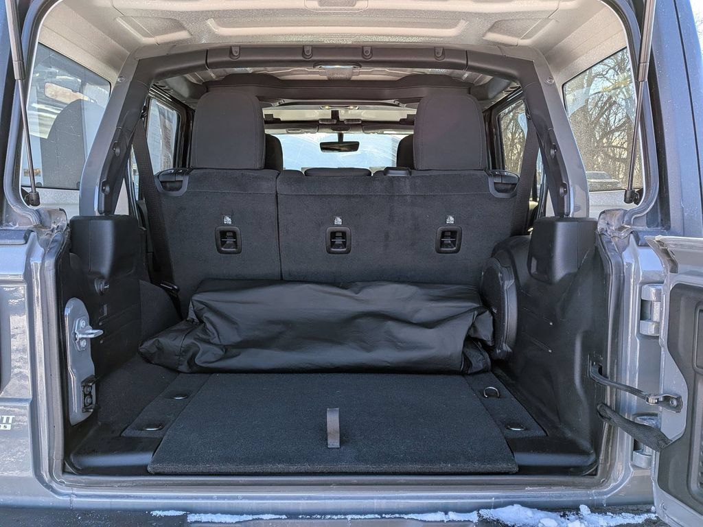Used 2021 Jeep Wrangler Unlimited Sahara w/ Uconnect 4C Nav & Sound Group AWD/4WD image 23