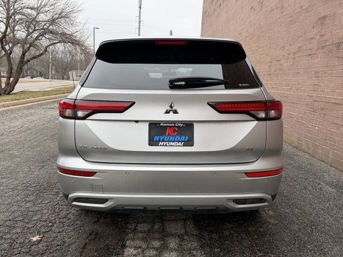 Used 2024 Mitsubishi Outlander SE image 4