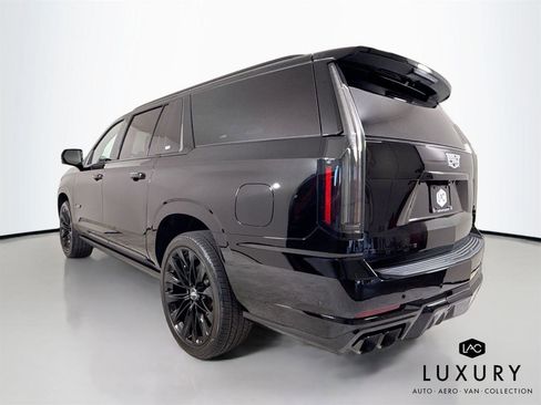 Used 2025 Cadillac Escalade ESV V w/ LPO, ONYX Package image 8