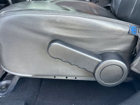 Used 2017 Jeep Wrangler Unlimited Rubicon w/ Connectivity Group image 12