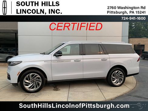 Certified 2025 Lincoln Navigator L Reserve AWD/4WD image 1