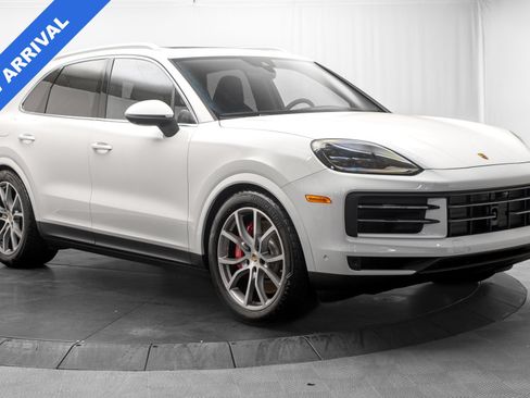 Used 2025 Porsche Cayenne S AWD/4WD image 9