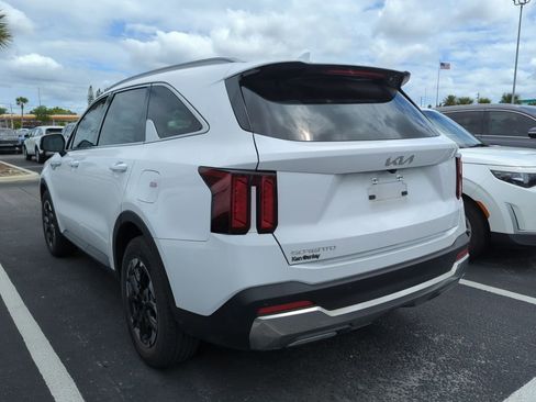 Certified 2025 Kia Sorento S w/ Panoramic Sunroof Package image 7