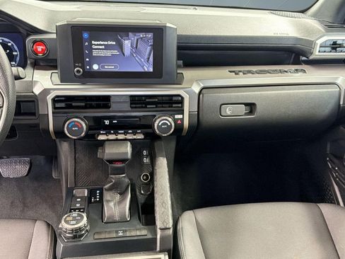 Used 2025 Toyota Tacoma TRD Off-Road AWD/4WD image 27