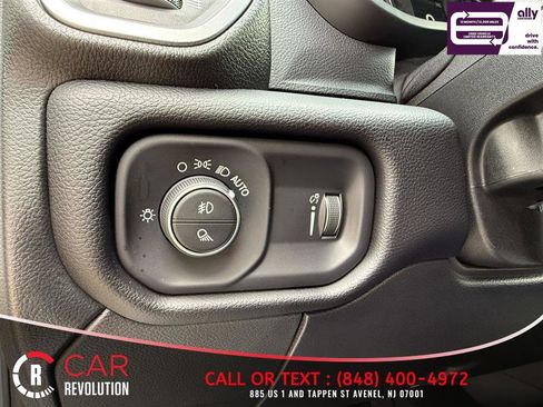 Used 2024 RAM 3500 Big Horn AWD/4WD image 36