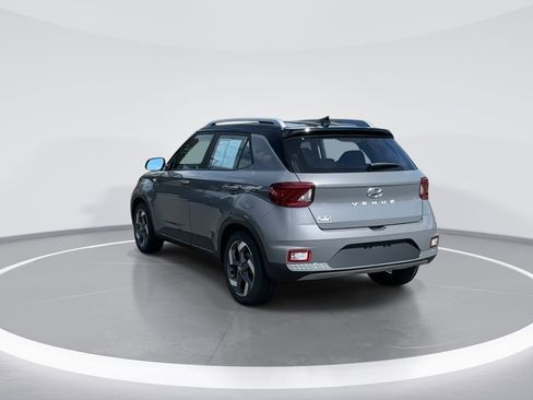 Certified 2022 Hyundai Venue Limited image 5
