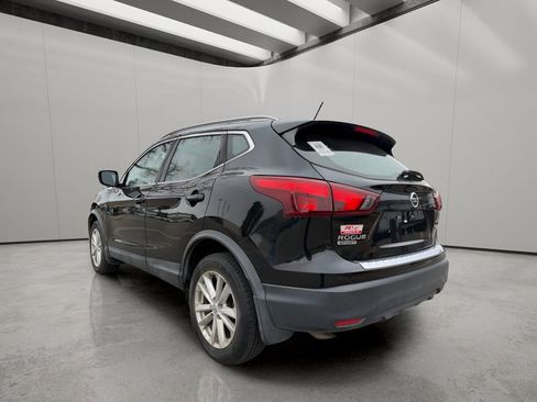 Used 2018 Nissan Rogue Sport SV image 3