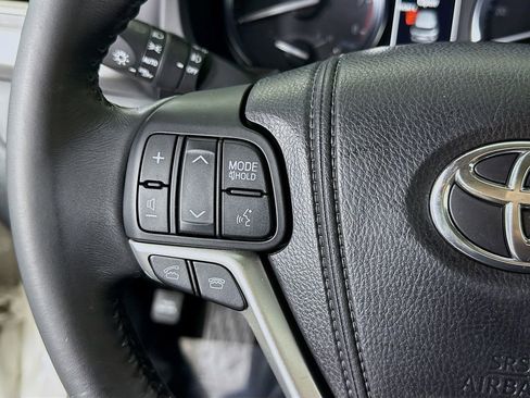 Used 2014 Toyota Highlander XLE AWD/4WD image 23