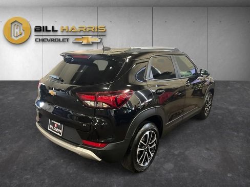Used 2024 Chevrolet TrailBlazer LT w/ LT Cold Weather Package FWD image 2