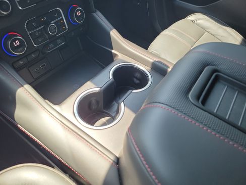 Used 2021 Chevrolet Suburban RST RWD image 28