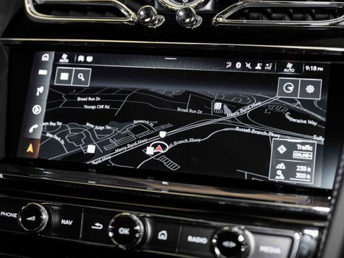 Used 2024 Bentley Bentayga Azure V8 image 37