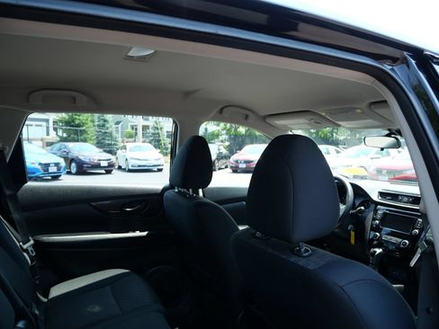Used 2019 Nissan Rogue S AWD/4WD image 24