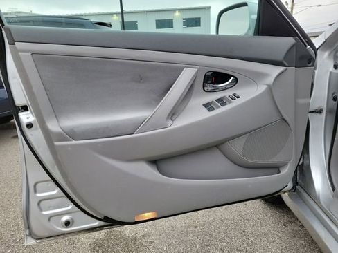 Used 2011 Toyota Camry image 17