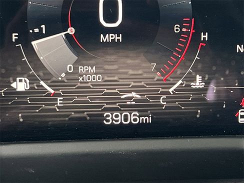 Used 2025 GMC Acadia Elevation image 11