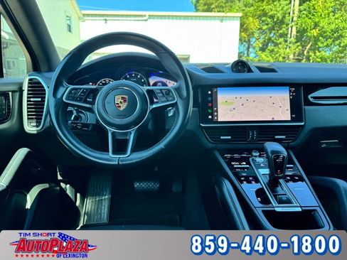Used 2023 Porsche Cayenne w/ Premium Package AWD/4WD image 3
