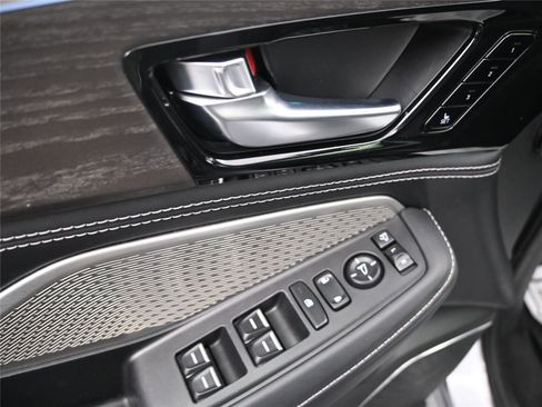 Certified 2023 Acura MDX SH-AWD w/ Advance Package image 9