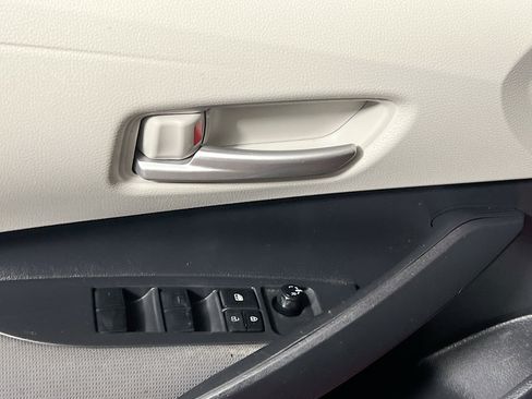 Used 2020 Toyota Corolla LE FWD image 16