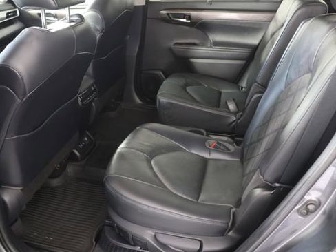 Used 2021 Toyota Highlander Platinum AWD/4WD image 20