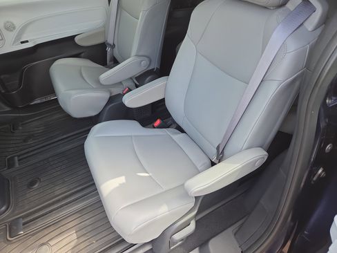 Certified 2025 Toyota Sienna XLE w/ XLE Plus Package AWD/4WD image 20