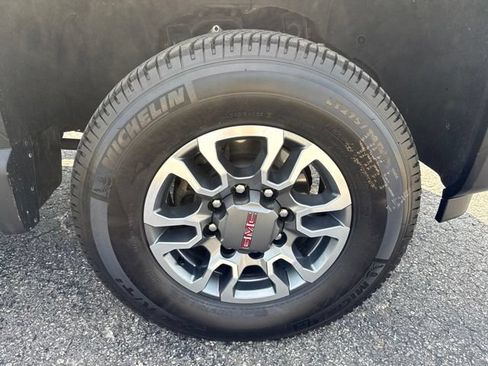 Used 2024 GMC Sierra 2500 SLE w/ SLE Value Package AWD/4WD image 14