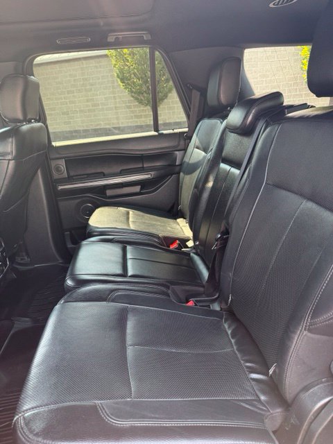 Used 2018 Ford Expedition XLT w/ Equipment Group 202A AWD/4WD image 36