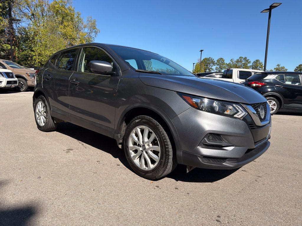 Used 2020 Nissan Rogue Sport S w/ Appearance Package FWD image 2