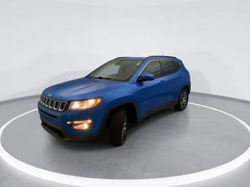Used 2019 Jeep Compass Latitude FWD image 2